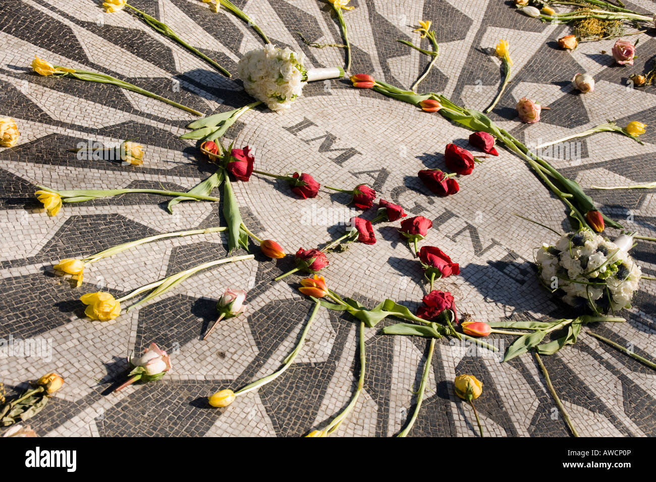 Immaginate il memorial dedicato a John Lennon in Strawberry Fields, al Central Park di New York Foto Stock