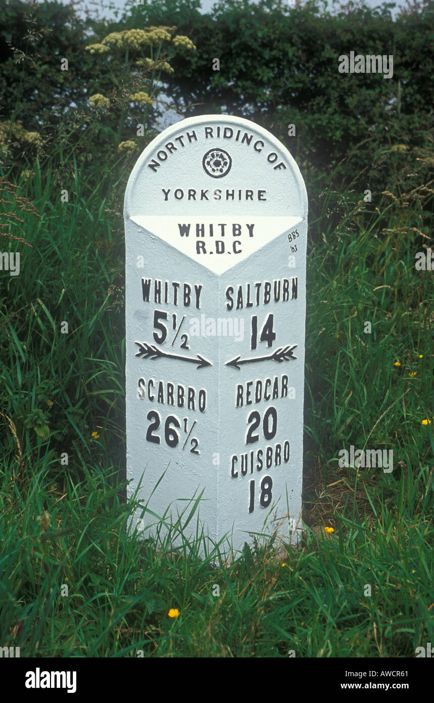 Milepost, Whitby, Yorkshire North Riding Foto Stock