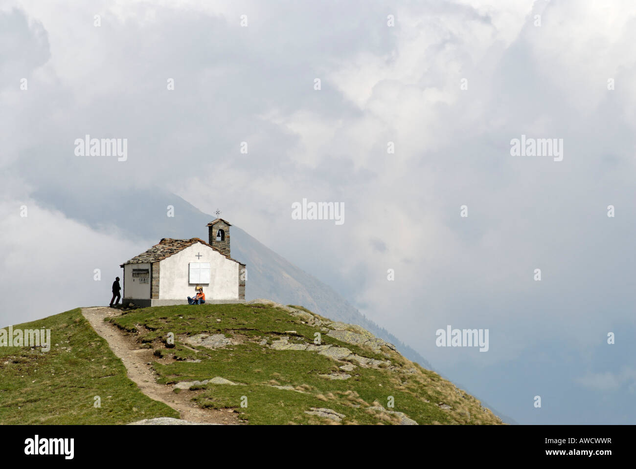 Il Parco Nazionale del Gran Paradiso tra Piemonte Piemonte e Valle d'Aosta Italia Garian Alpi chiesa della Madonna della Neve a th Foto Stock