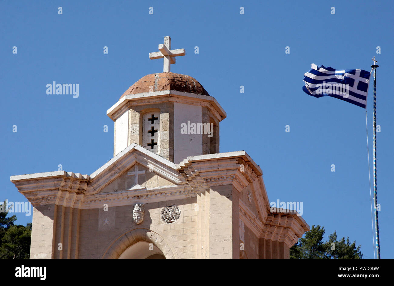 Il campanile e il flag, il Monastero Kykkos, Cipro, Europa Foto Stock