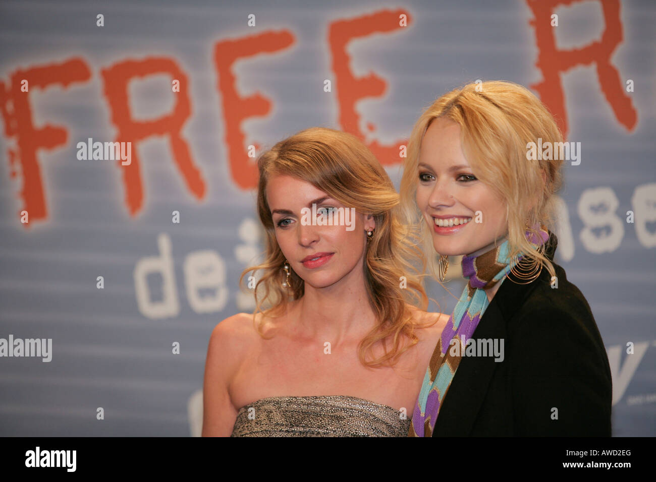 Simone Hanselmann e Franziska Knuppe, serata di apertura del film 'Free Rainer - dein Fernseher luegt' dal regista Hans Weinga Foto Stock