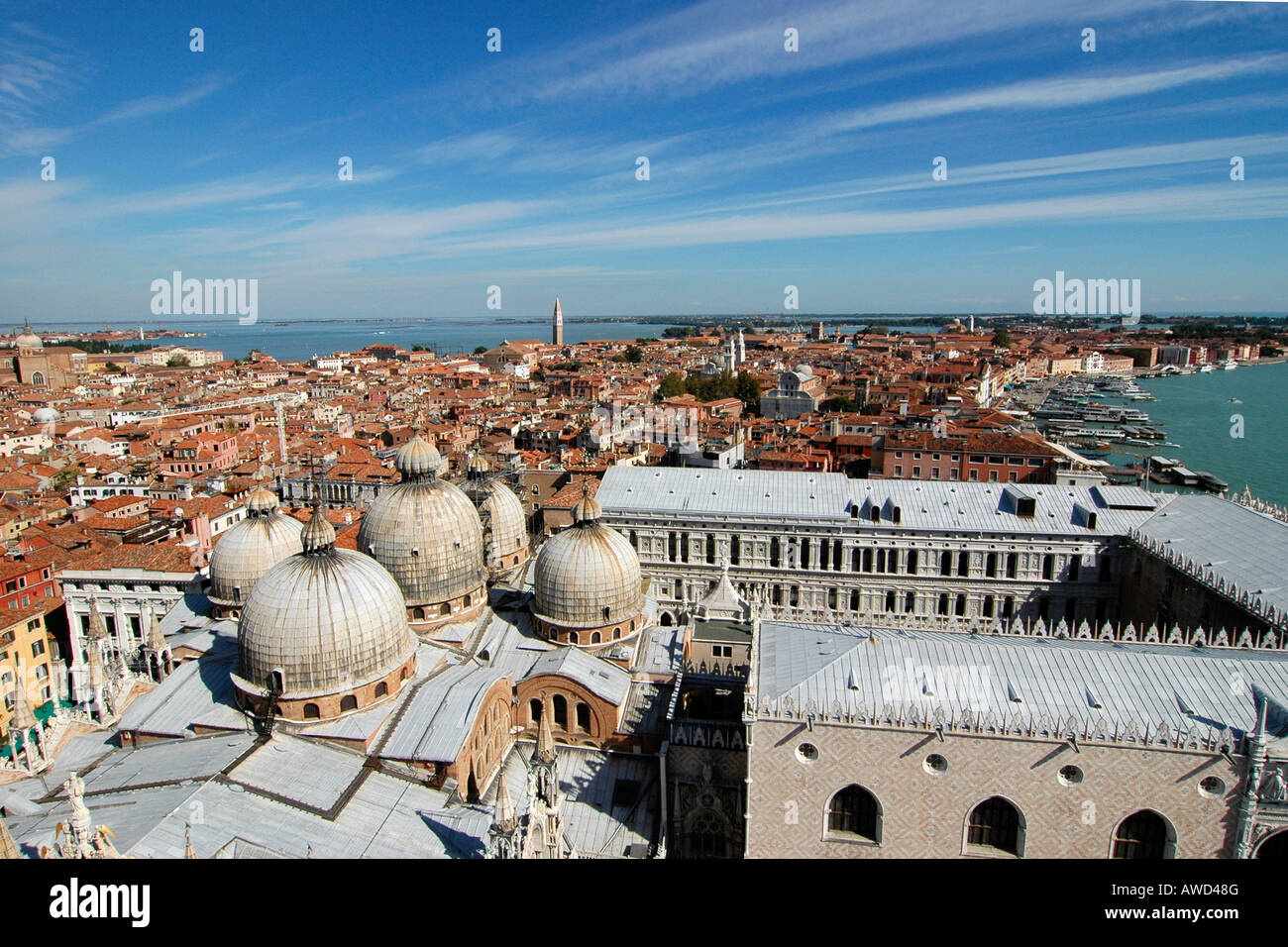 Vista dal campanile, la Basilica di San Marco, Piazza San Marco, Venezia, Veneto, Italia, Europa Foto Stock