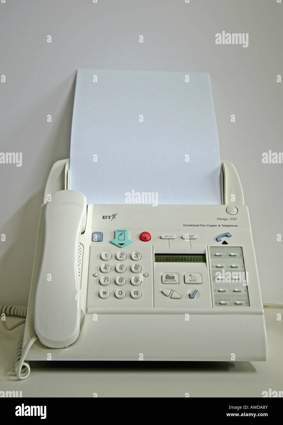 Office telephone fax answering machine immagini e fotografie stock ad alta  risoluzione - Alamy
