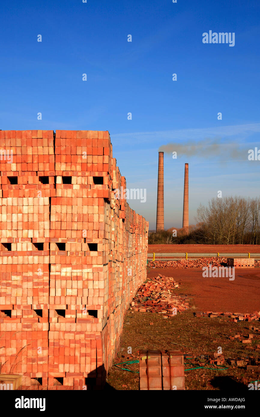 Pile di nuovo LBC mattoni laterizi Hanson brick company Whittlesey Cambridgeshire England Regno Unito Regno Unito Foto Stock