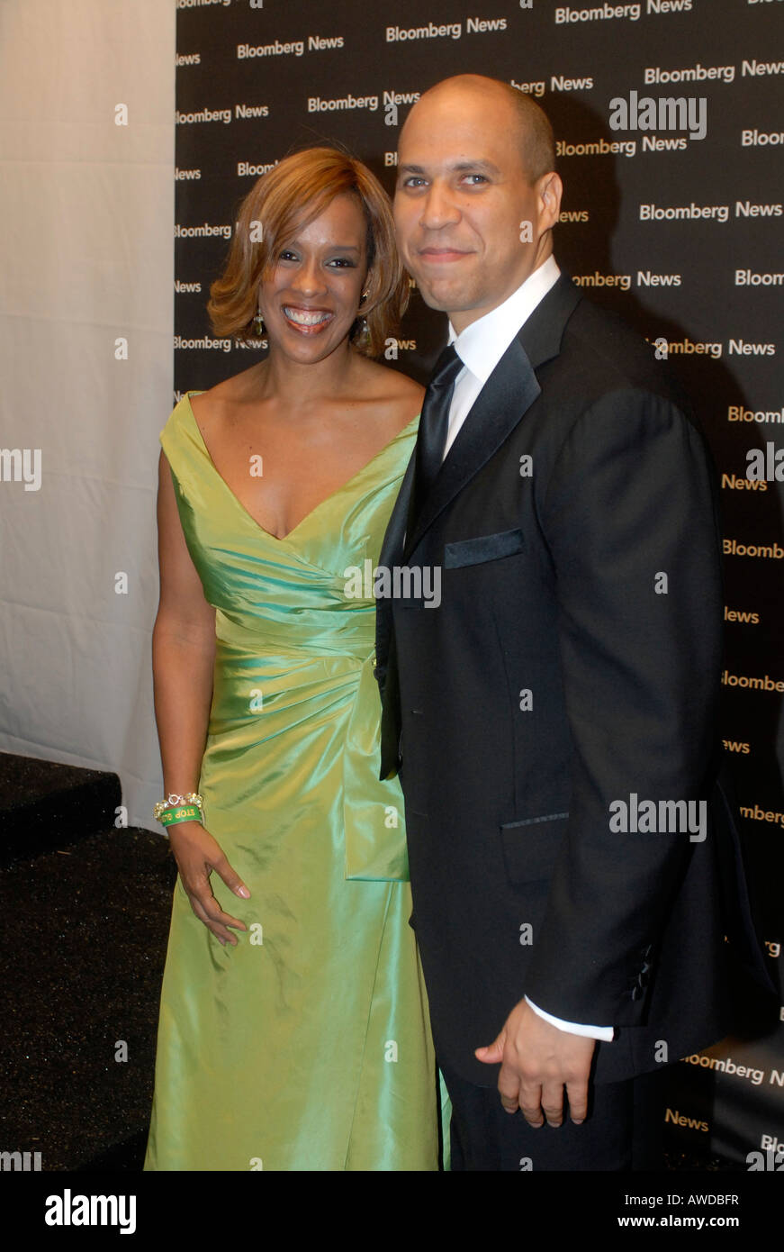 Gayle King e Newark NJ Sindaco Cory Booker arriva alla Bloomberg News Gala che è seguita alla Casa Bianca corrispondenti Assoc Foto Stock
