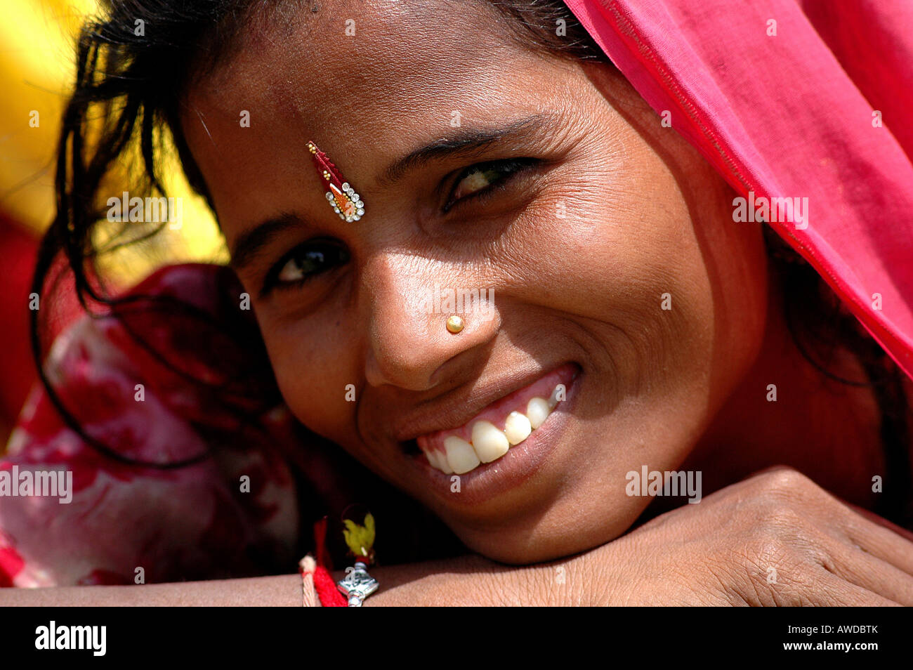 Volto di una giovane donna, Jaipur, Rajasthan, India Foto Stock
