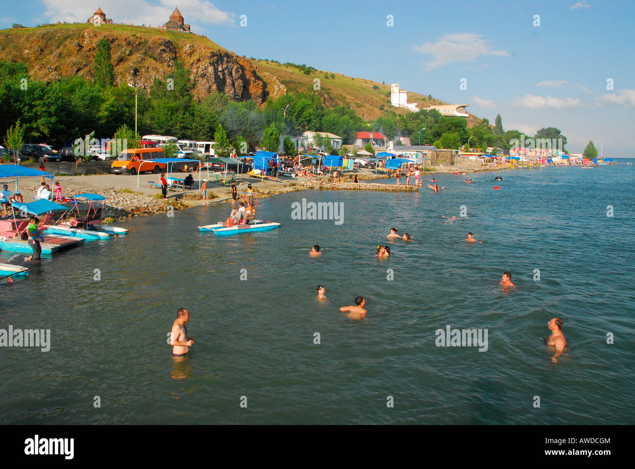 Spiaggia al lago Sevan vicino Sevan, Gegharkhuinkh provincia, Armenia Foto Stock