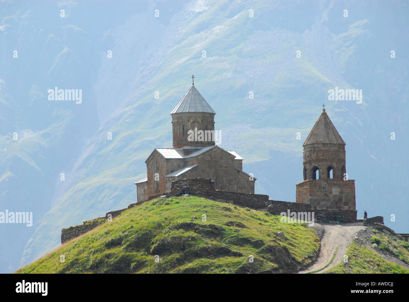 Chiesa Gergeti, vicino a Kazbegi, Georgia, Asia Foto Stock