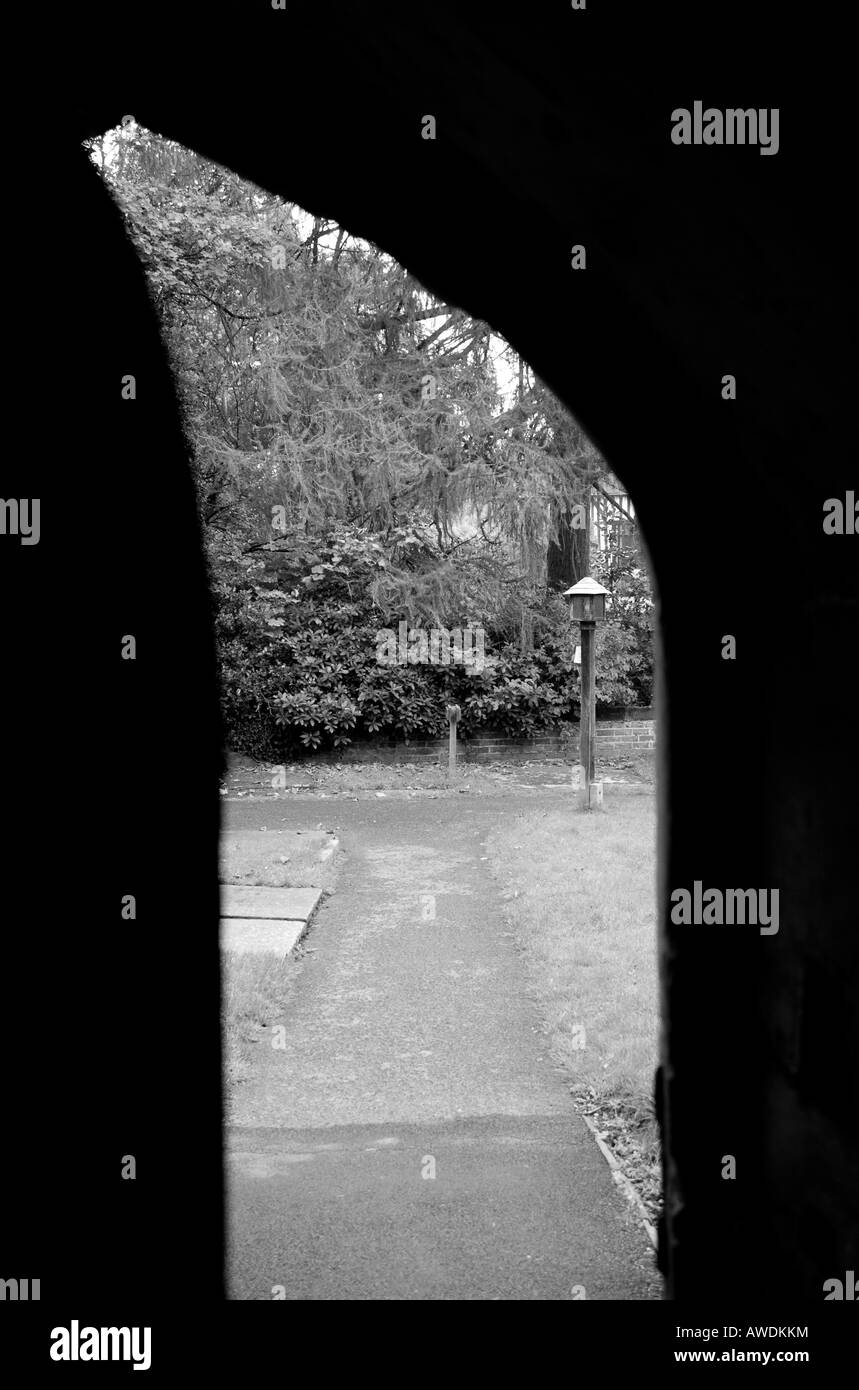 La vista della porta a Gawsworth chiesa in bianco e nero Cheshire Regno Unito 2007 Foto Stock
