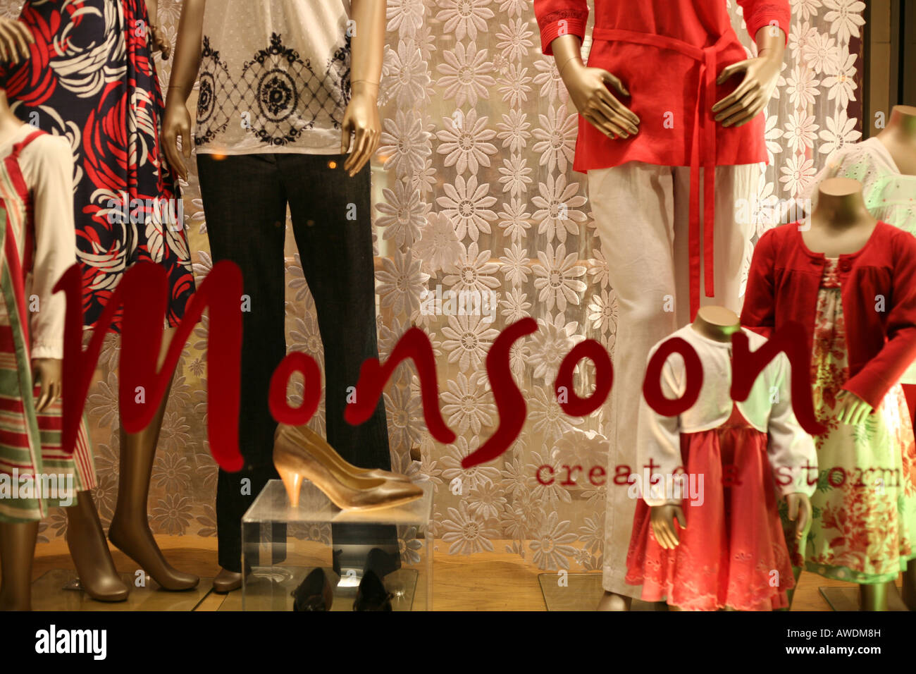 Monsoon store window display a Londra Foto Stock