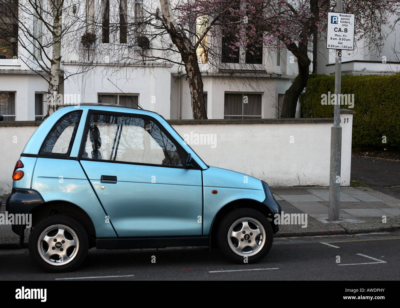 G-Wiz elettrico auto parcheggiata su strada di Londra Foto Stock