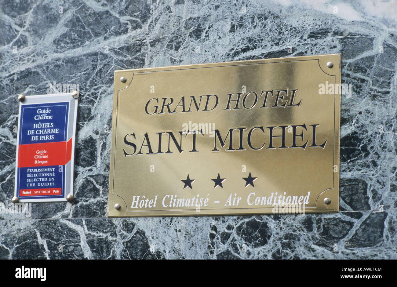 Hotel segno con sistema di classificazione a stelle Grand Hotel Saint Michel Parigi Francia turismo viaggi Foto Stock