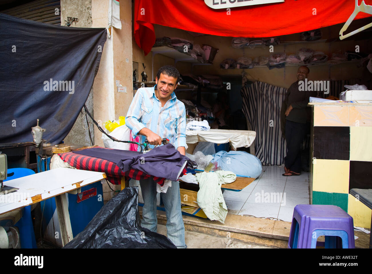 Lavanderia egiziano e un sarto vecchia Sharm Sinai Sharm el Sheikh, Egitto Foto Stock