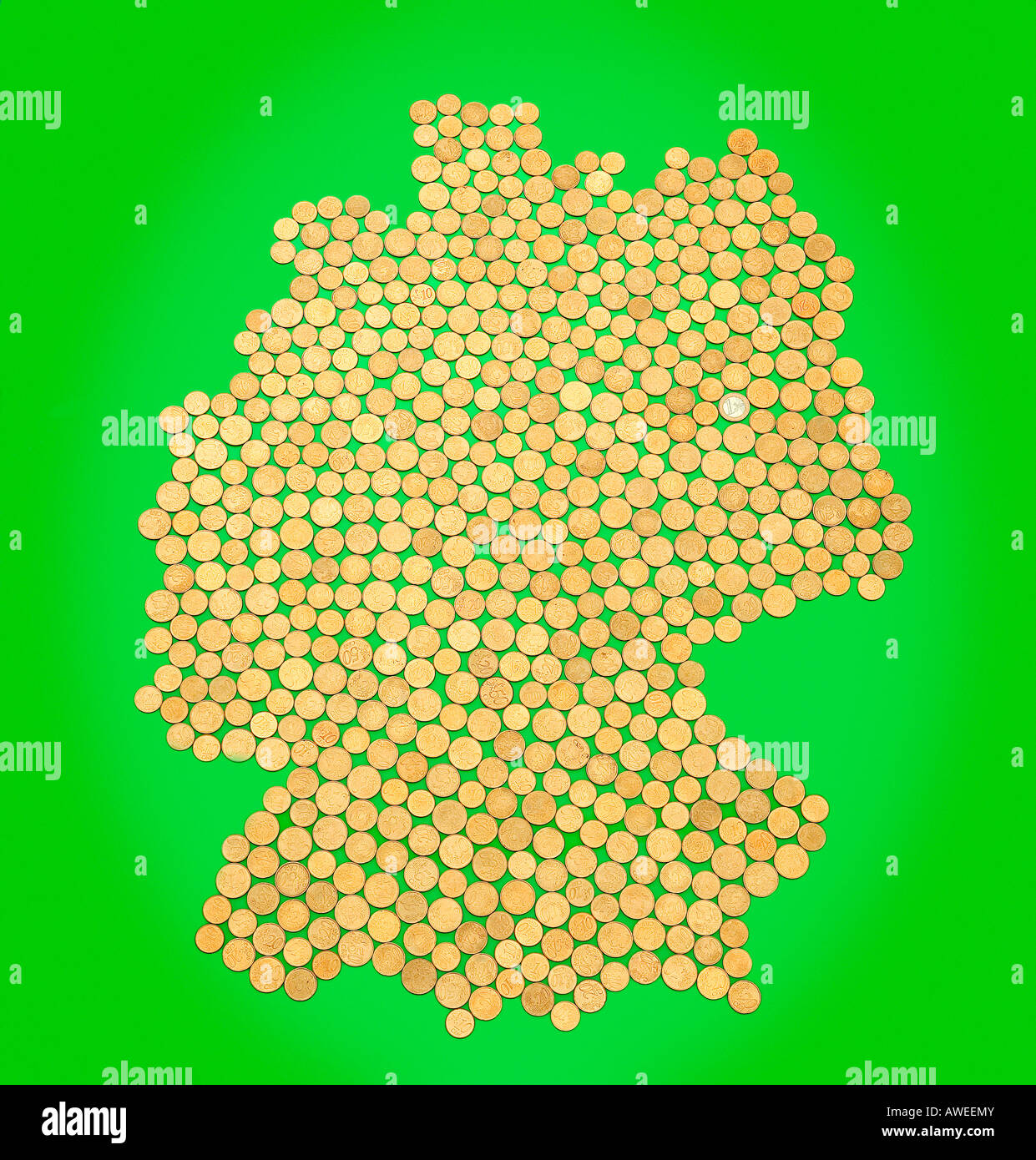 Mappa della Germania nelle monete in euro moneta oro argento Berlin Germania Europa verde valuta denaro simbolico concetto simbolo del mercato finanziario Foto Stock