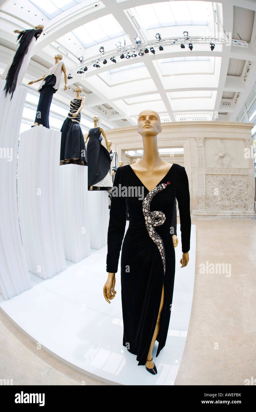 Valentino a Roma: 45 anni di esposizione di stile ad Ara Pacis Augustae, Roma, Italia, Europa Foto Stock