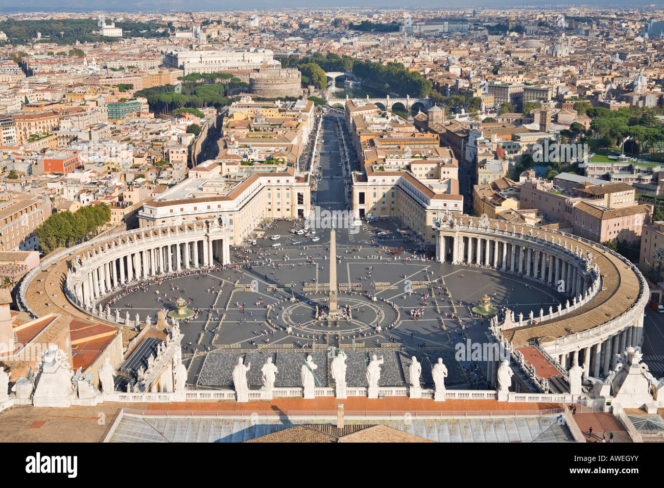 Girato dalla cupola della basilica di san pietro immagini e fotografie