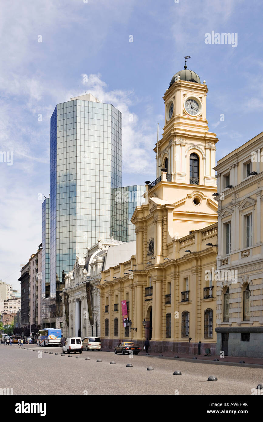 Museo Nazionale storico e l'ufficio postale centrale a Plaza de Armas, Santiago del Cile, Cile, Sud America Foto Stock