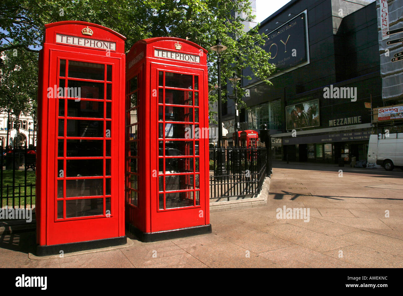 London Leicester Square K6 caselle telefono e cinema Odeon Foto Stock