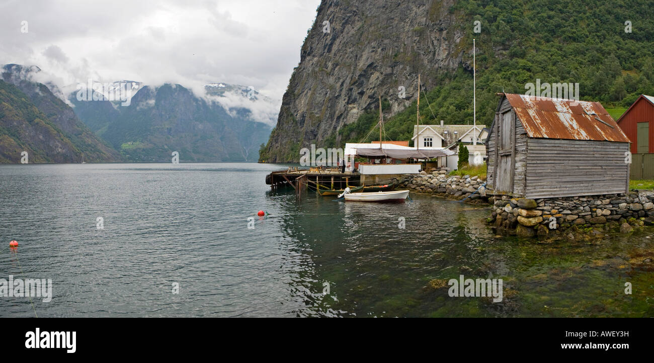 Boathouses in Undredal su Aurlandsfjord, Norvegia, Scandinavia, Europa Foto Stock