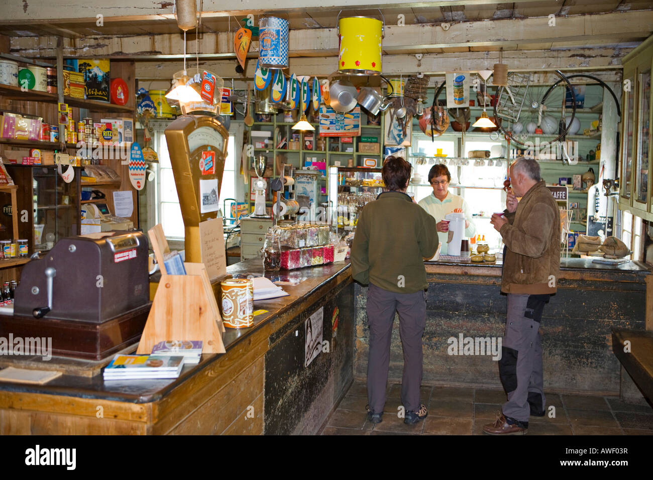 I visitatori del commercio agricolo in museo Vognill, Møre og Romsdal, Norvegia, Scandinavia, Europa Foto Stock