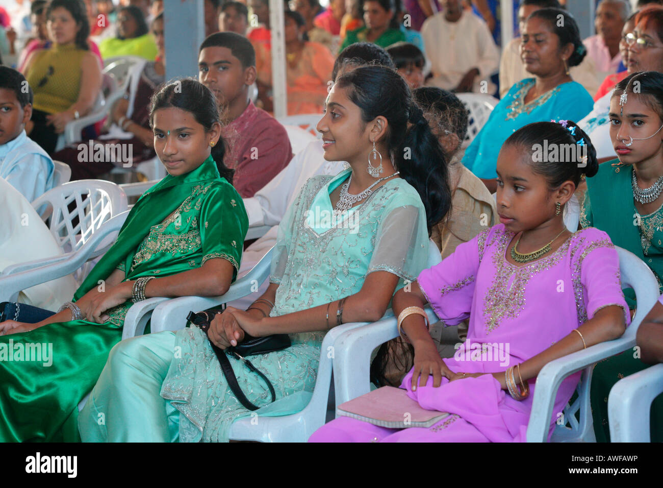 Le ragazze di etnia indiana presso un festival indù, Georgetown, Guyana, Sud America Foto Stock