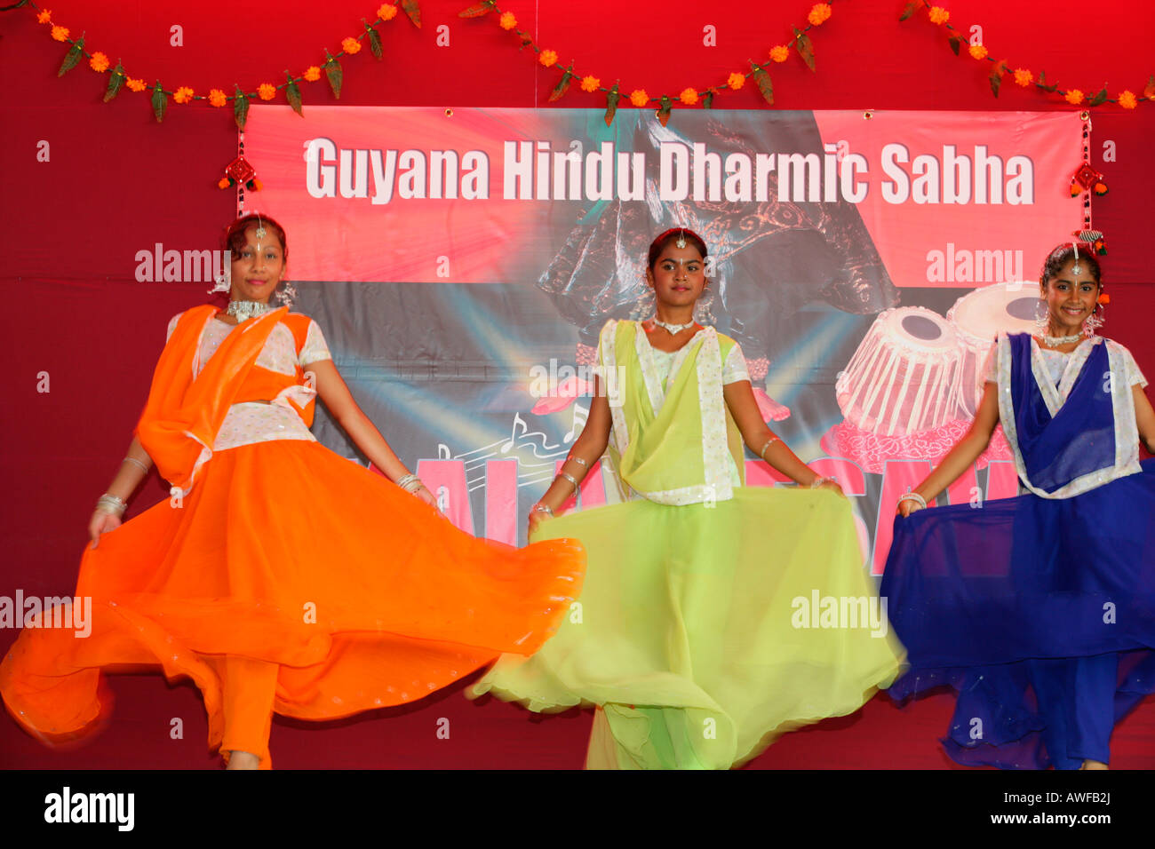 Tradizionale danzatrici indiane a un festival indù in Georgetown, Guyana, Sud America Foto Stock