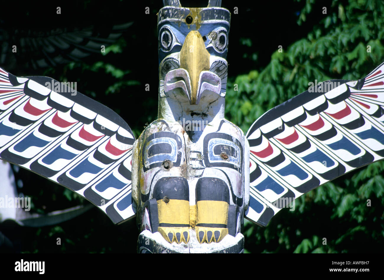 Il leggendario Quolus sul totem pole, Stanley Park, Vancouver, Canada Foto Stock