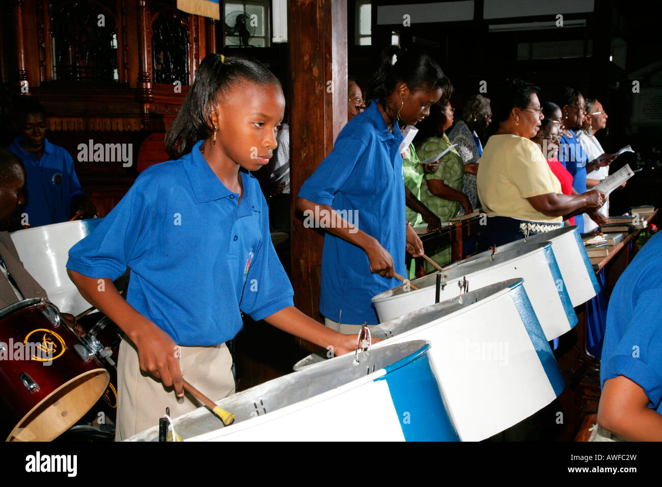 Steelpan (steeldrum) orchestra, Sant'Andrea Chiesa presbiterio, Georgetown, Guyana, Sud America Foto Stock