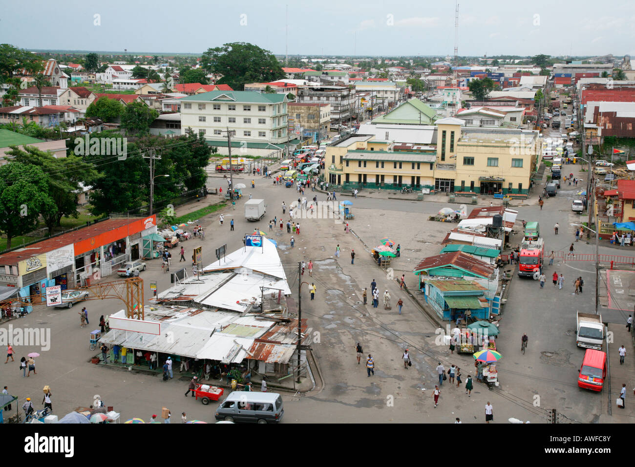 Vista del mercato centrale e il suo ferro corrugato capanne in Georgetown, Guyana, Sud America Foto Stock