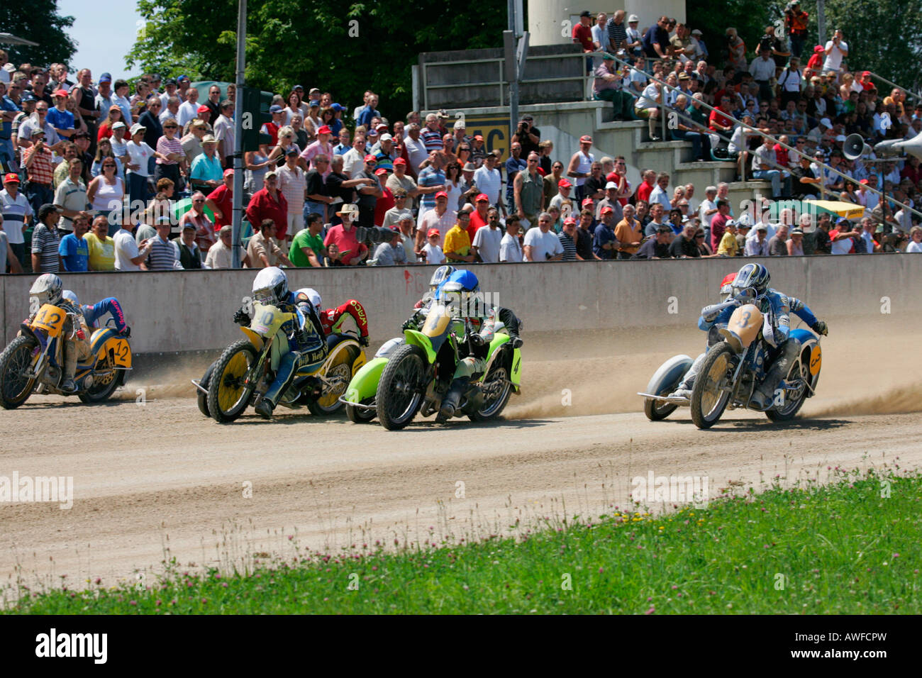 Sidecar motocicli, international motorcycle in gara su una pista sterrata speedway in Muehldorf am Inn, Alta Baviera, Baviera, Tedesco Foto Stock