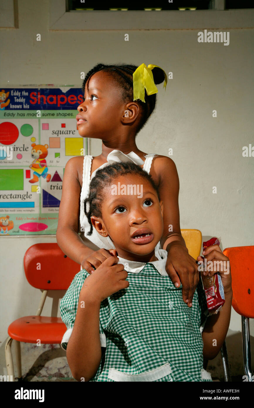 I bambini in un asilo nido nel New Amsterdam, Guyana, Sud America Foto Stock