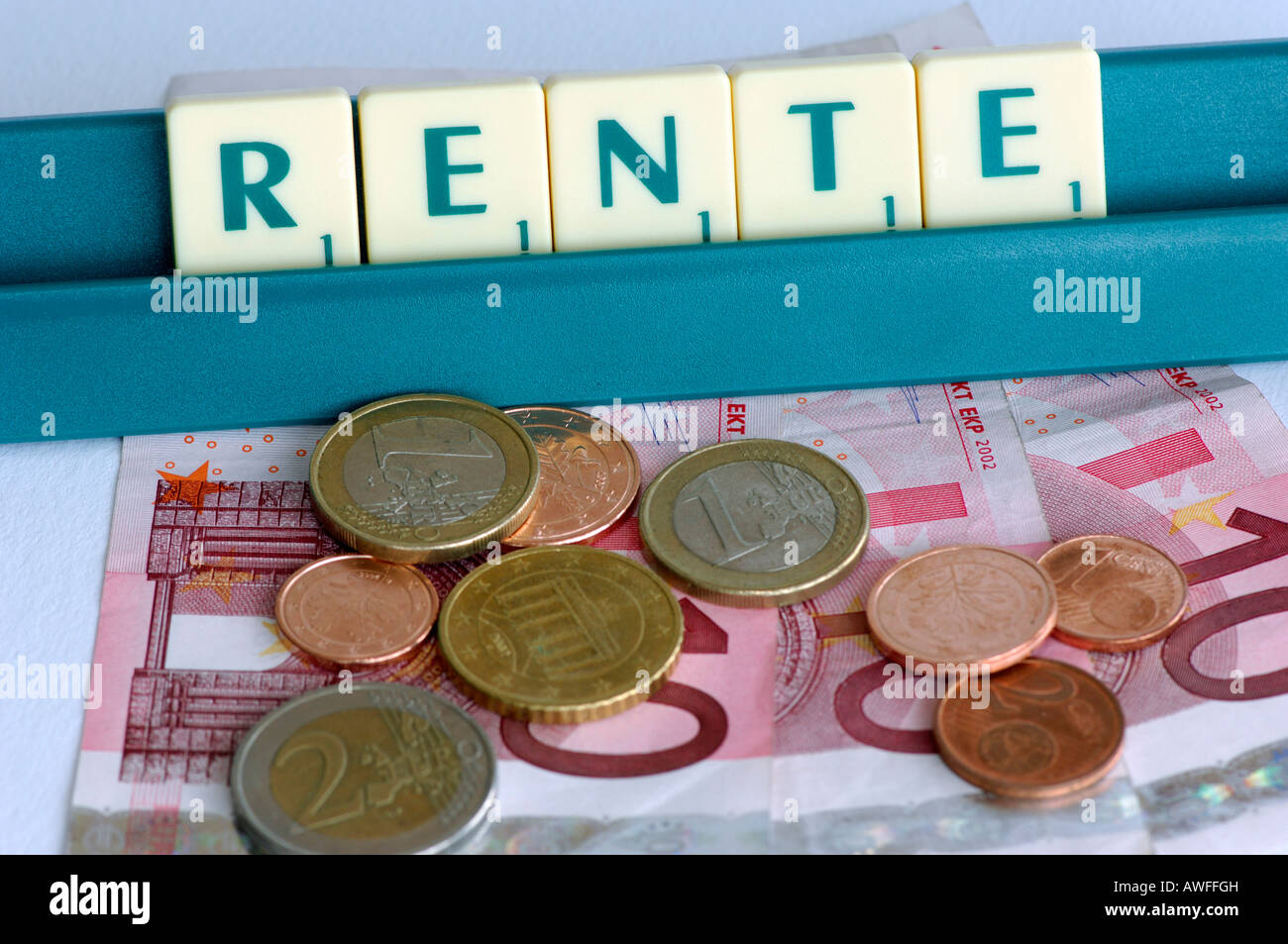 Foto simbolico, Pensione, denaro, piastrelle scrabble Foto Stock