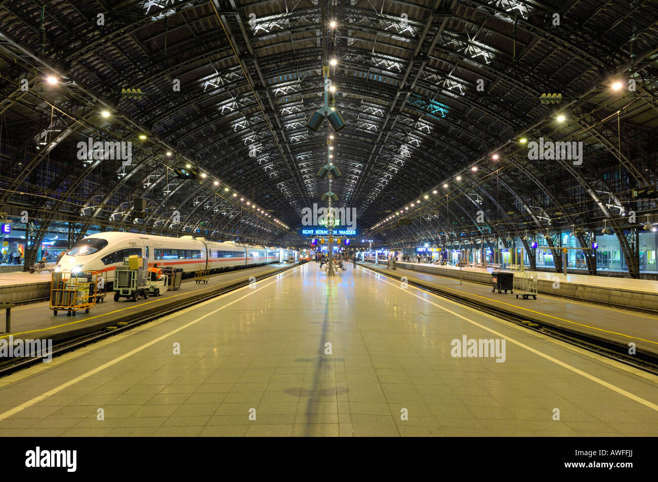 Stazione ferroviaria centrale di Colonia, la stazione ferroviaria di Colonia, Colonia, nella Renania settentrionale-Vestfalia, Germania Foto Stock
