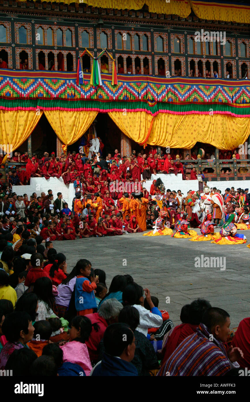 La folla a Thimphu Tsechu (festival), Bhutan Foto Stock