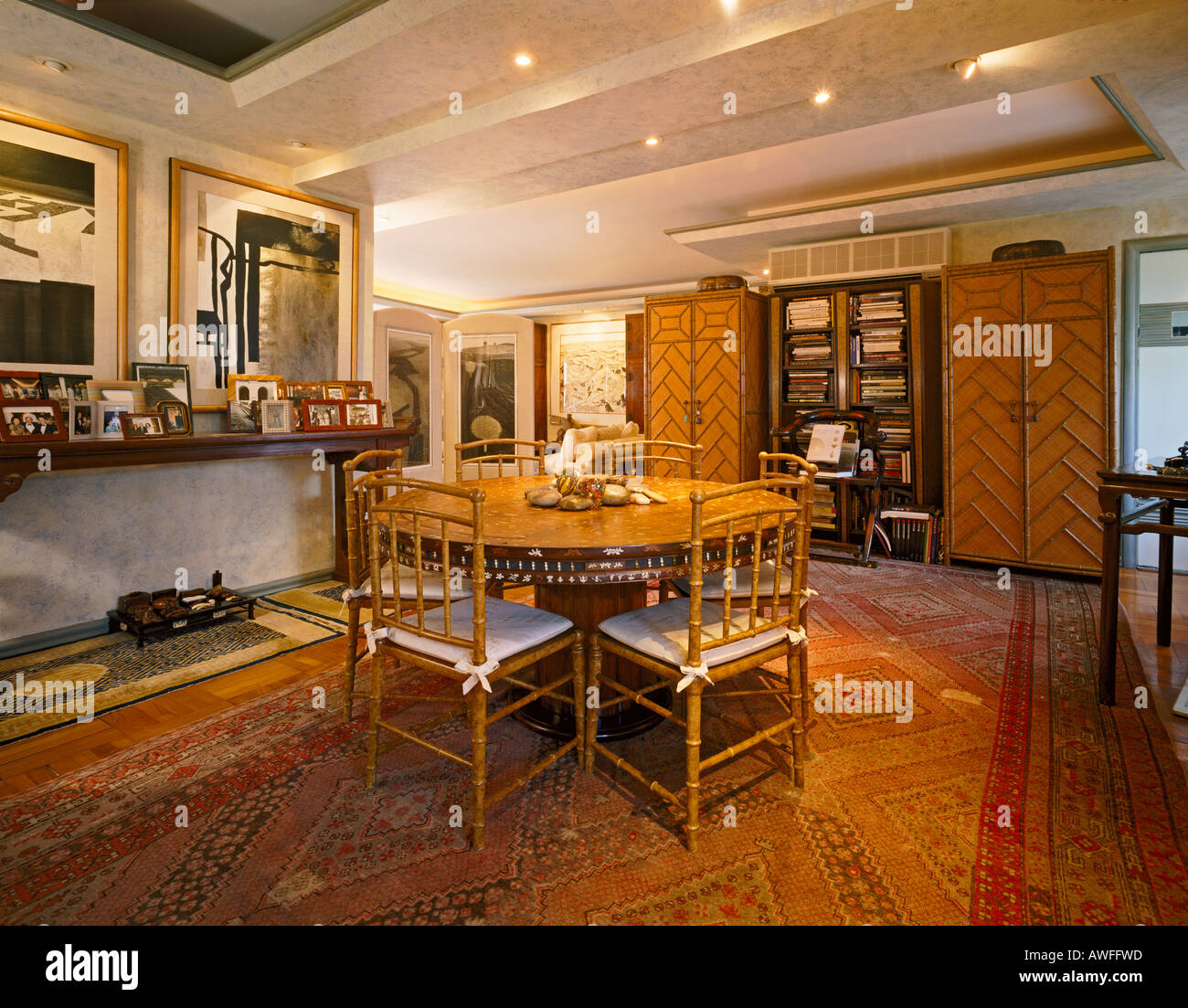 Sala da pranzo di un moderno appartamento cinese Midlevels Hong Kong Foto Stock