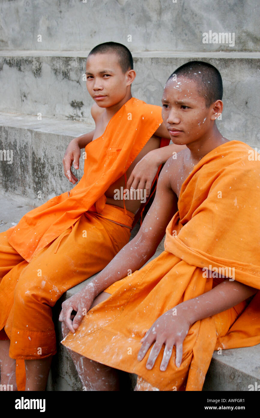 Novizi buddisti Wat Kang Vang Viang Foto Stock