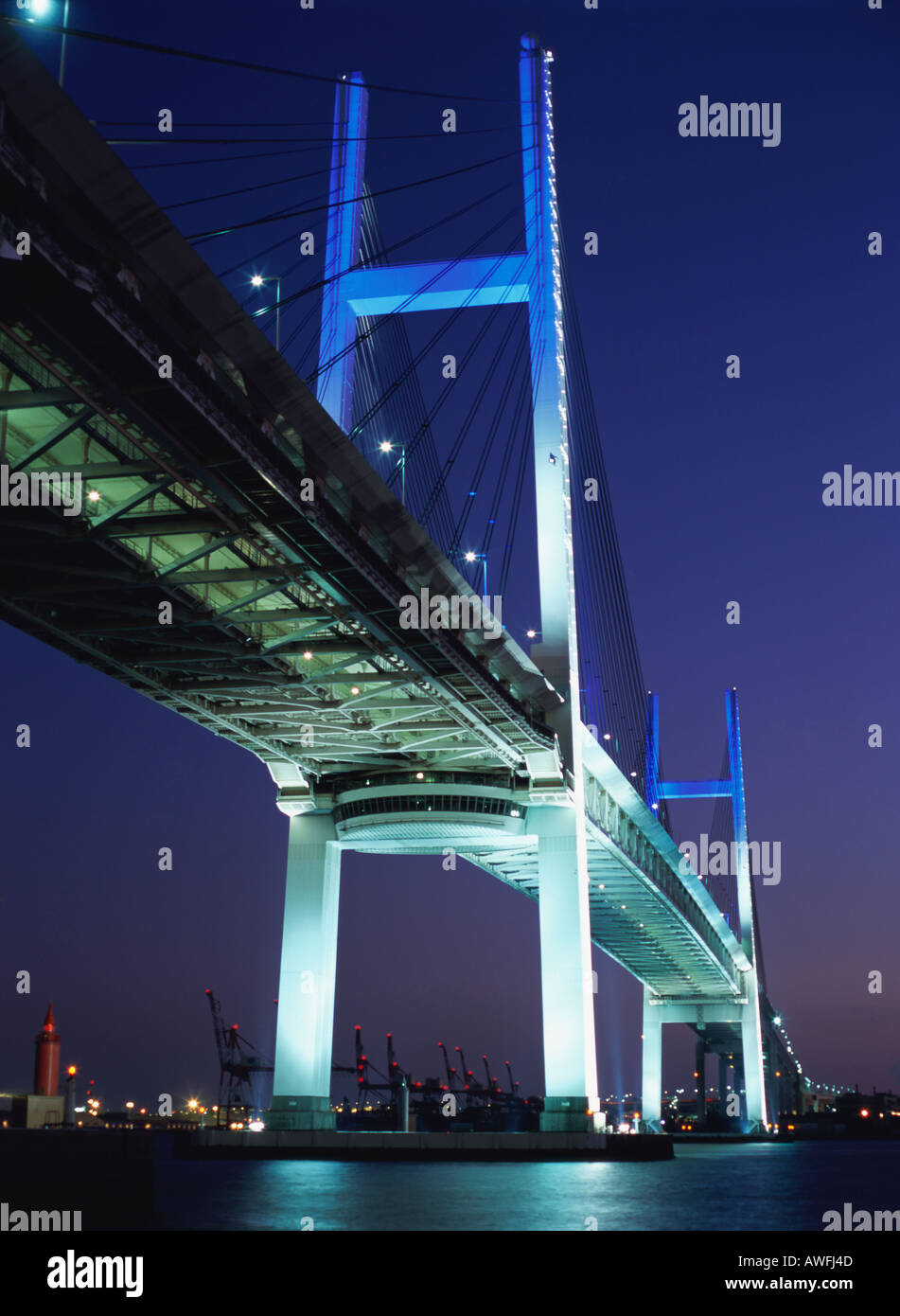 Yokohama Bay Bridge di notte Foto Stock