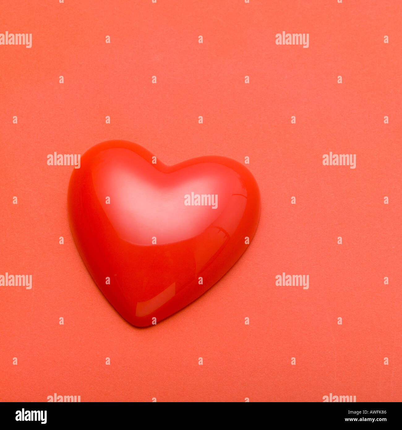 A forma di cuore scatola in plastica Foto Stock