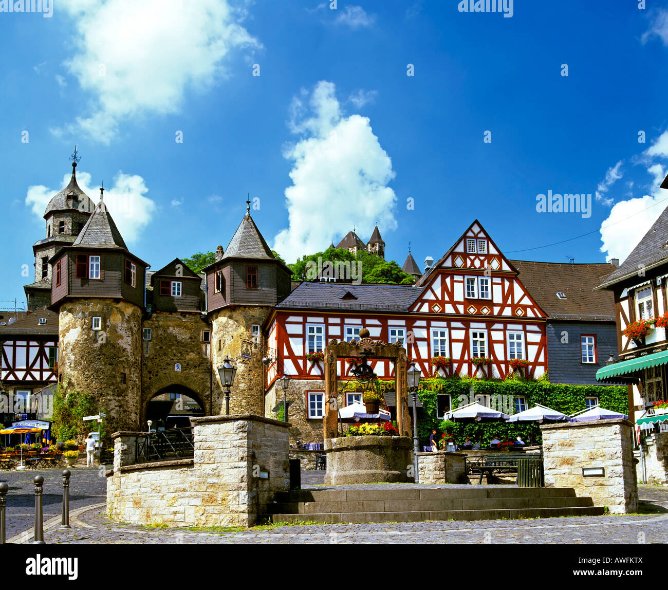 Marketplace e Fachwerk case in stile nel centro storico di Braunfels, Hesse, Germania, Europa Foto Stock