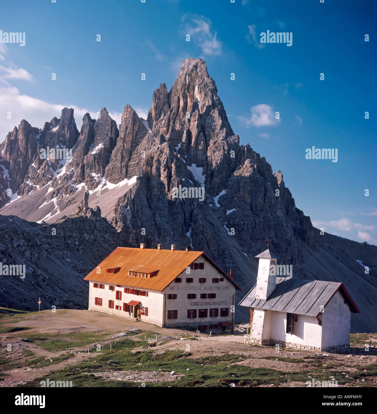 Tre Cime di Lavaredo cabina e north face di Mt. Paternkofel, Dolomiti, di Bolzano (Alto Adige), Italia, Europa Foto Stock