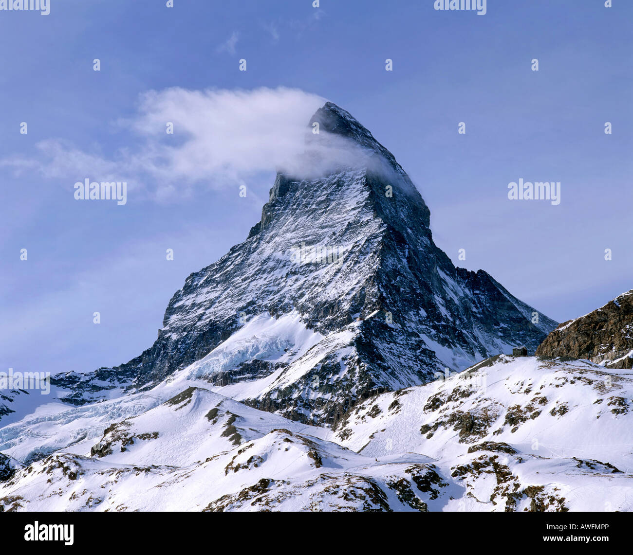 Il Cervino, est e nord faccia, visto dal lago Schwarzsee, Alpi del Vallese, Zermatt, Vallese, Svizzera, Europa Foto Stock