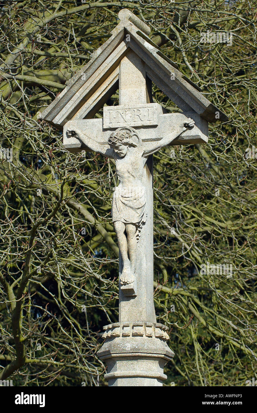 Croce commemorativa che mostra la crocifissione Foto Stock