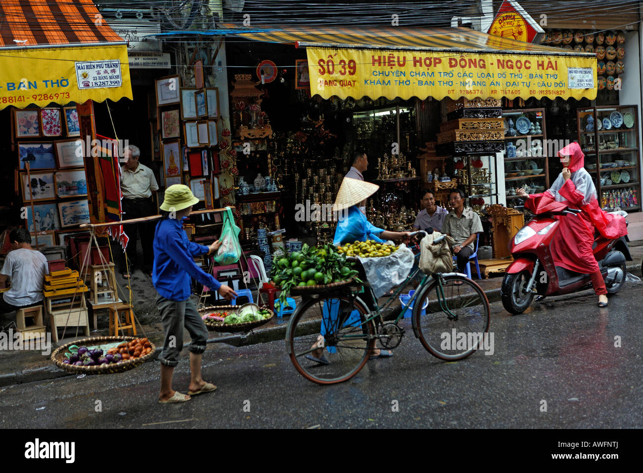 La vecchia parte della città durante la pioggia, Hanoi, Vietnam Asia Foto Stock