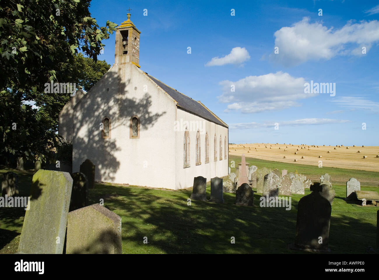Dh KINNEFF KINCARDINESHIRE Kinneff chiesa e cimitero Foto Stock