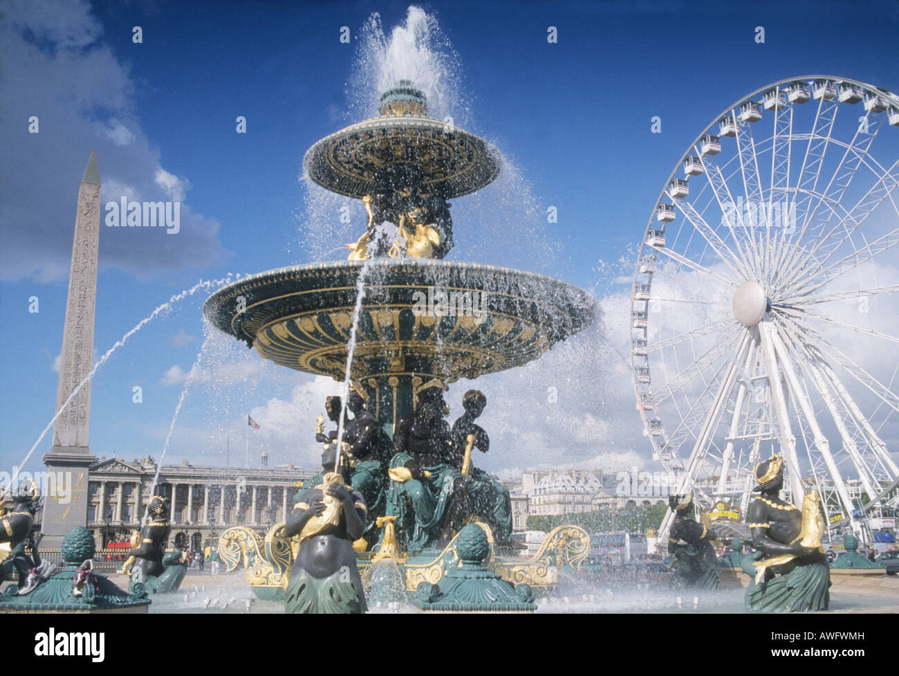 Place de la Concorde, ruota panoramica Ferris, Fontana, Obelisco, Louvre. Parigi Francia turismo cronologia dei punti di riferimento Foto Stock