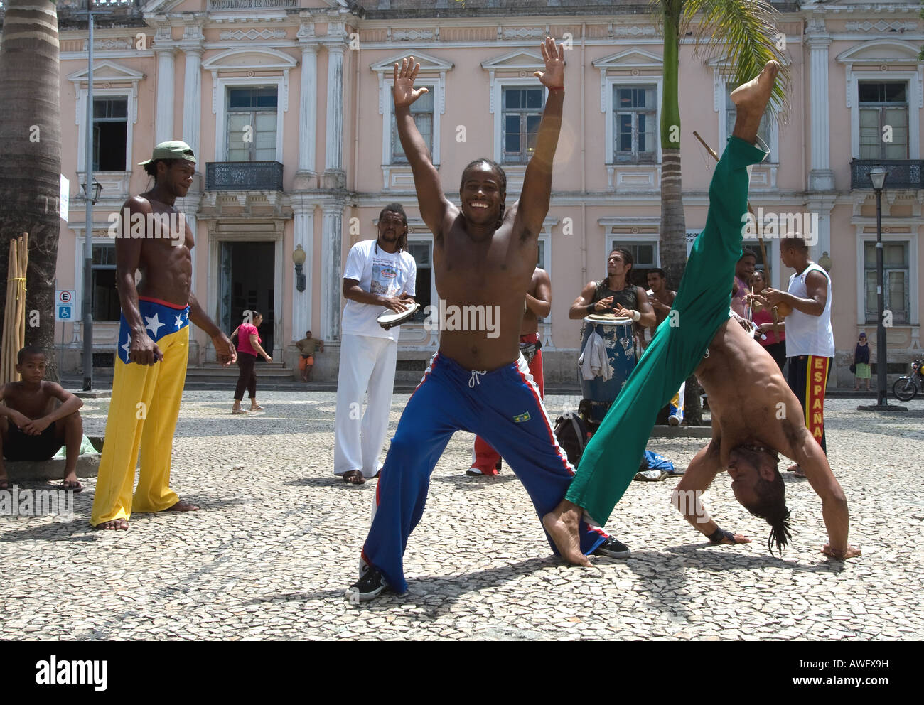Il display del brasiliano di arte marziale/dance capoeira in Pelourinho, Salvador, Bahia, Brasile Brasil Foto Stock