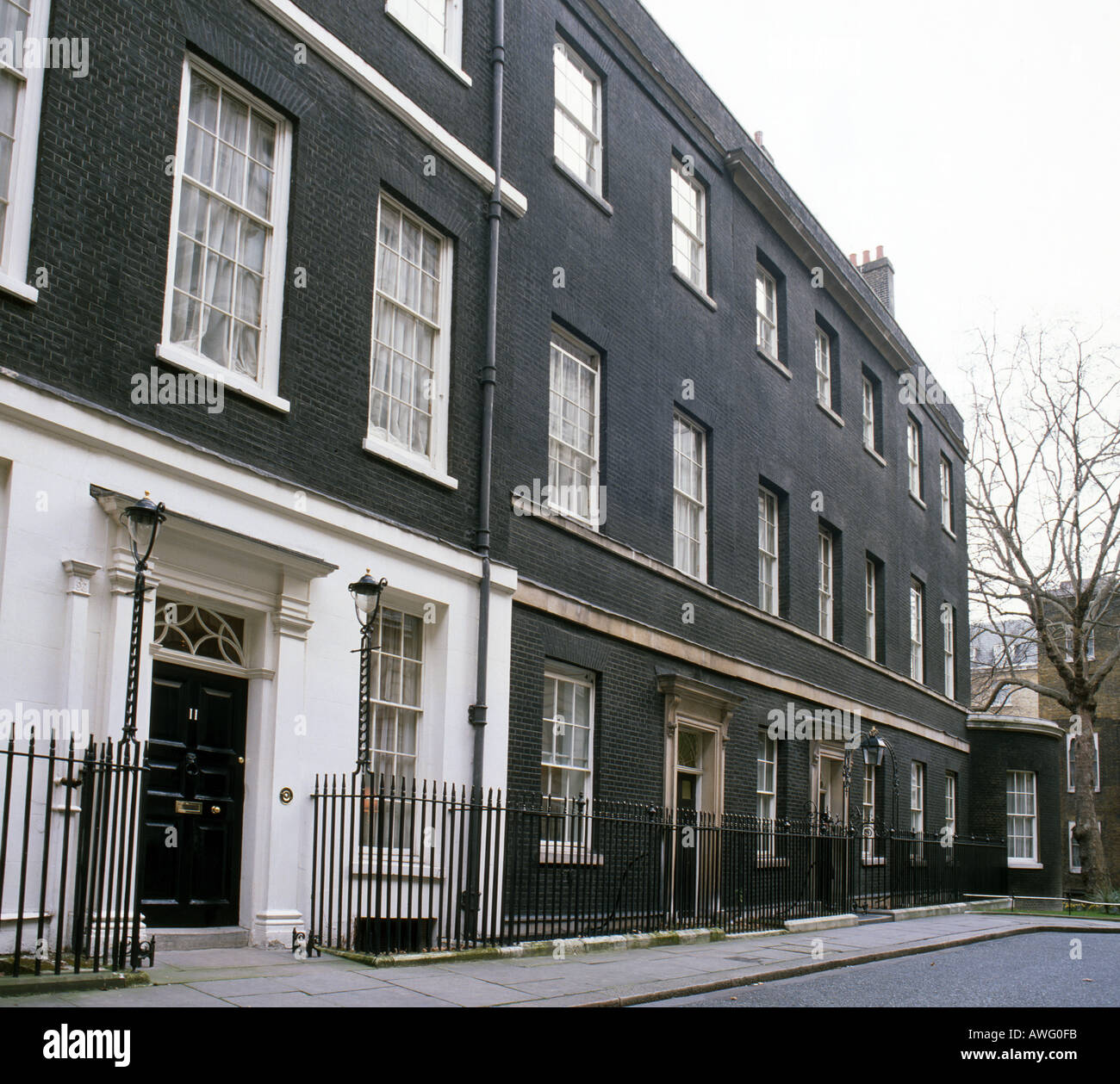 Downing St mostra n. 11 e n. 10 Foto Stock