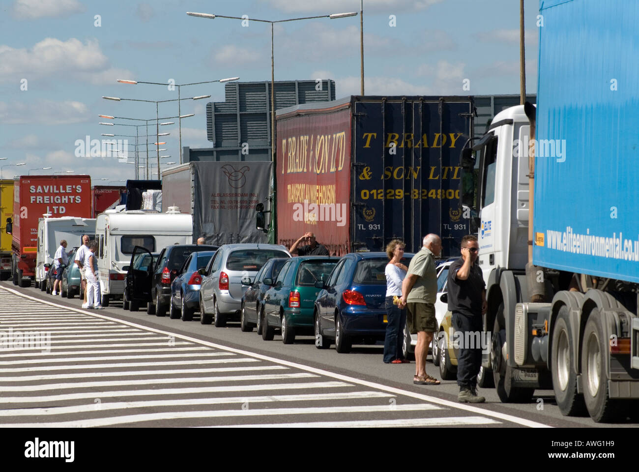 Ingorghi di traffico M25 Autostrada alla giunzione di arresto 5 nel Kent a seguito di un grave incidente 8 Agosto 2006 Foto Stock