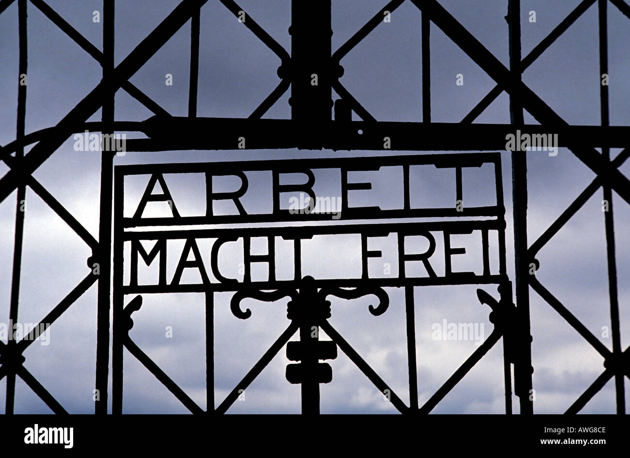 Europa Germania Baviera Dachau Campo di concentramento nazista di II guerra mondiale due cancello di ferro Foto Stock