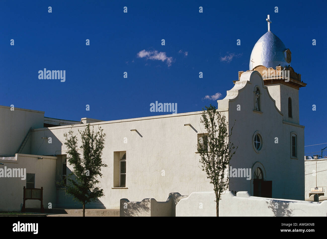 Stati Uniti d'America, Texas, El Paso, missione Sentiero Storico Quartiere , Ysleta Missione, bianco-lavato esterno Foto Stock
